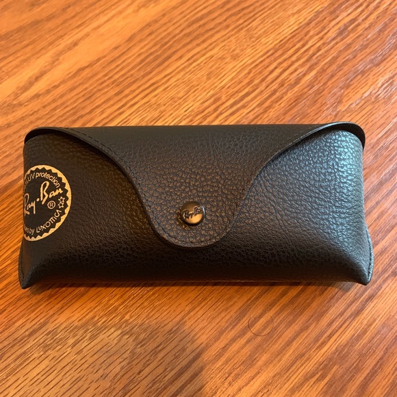 Ray-Ban Accessories - 😎 Textured Rayban Sunglass Case 😎